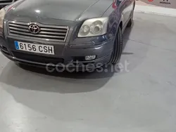 Gris / plata Usado 2004 Toyota Avensis Sol Berlina | 4610 € (Precio justo)