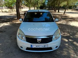 Blanco Usado 2010 Dacia Sandero Lauréate Utilitario | 5900 € (Un poco caro)