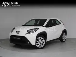 Blanco Usado 2024 Toyota Aygo Play Utilitario | 15.990 € (Un poco caro)