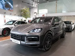 Gris cuarcita metalizado Nuevo 2024 Porsche Cayenne SUV | 149.784 € (Precio justo)