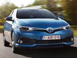 Negro Usado 2015 Toyota Auris Hybrid Active Utilitario | 11.490 € (Buen precio)