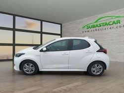 Blanco Usado 2021 Toyota Yaris Hybrid Active Utilitario | 12.314 € (Super precio)