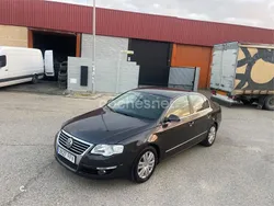 Negro Usado 2007 VW Passat Highline Berlina | 4999 € (Buen precio)