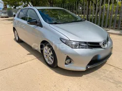 Gris / plata Usado 2013 Toyota Auris Active Berlina | 8300 € (Precio justo)