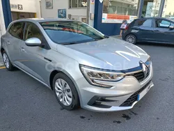 Gris / plata Usado 2021 Renault Mégane IV Life Berlina | 14.900 € (Precio justo)