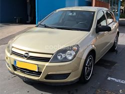 Amarillo Usado 2005 Opel Astra Enjoy Berlina | 3000 € (Precio justo)