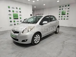 Gris / plata Usado 2011 Toyota Yaris Connect Style Berlina | 5900 € (Precio justo)