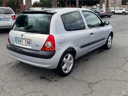 Gris / plata Usado 2003 Renault Clio II Dynamique Berlina | 2490 € (Precio justo)