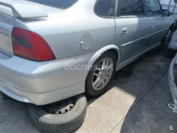 Gris / plata Usado 2000 Opel Vectra Sport Berlina | 1000 €