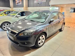 Gris / plata Usado 2009 Ford Focus Trend Berlina | 4500 € (Precio justo)