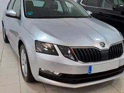 Gris metalizado Usado 2021 Skoda Octavia Ambition Berlina | 16.220 € (Un poco caro)