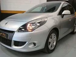 Plateado Usado 2010 Renault Scénic III Monovolumen | 7995 € (Precio justo)