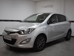 Gris / plata Usado 2014 Hyundai i20 Base Berlina | 6900 € (Buen precio)