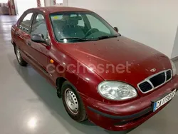 Granate Usado 2001 Chevrolet Lanos SE Berlina | 1099 €