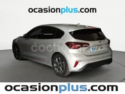 Gris / plata Usado 2024 Ford Focus ST-Line Berlina | 23.600 € (Precio justo)