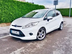 Blanco Usado 2011 Ford Fiesta Utilitario | 5100 € (Buen precio)