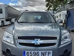 Gris / plata Usado 2010 Chevrolet Captiva LS SUV | 6590 € (Precio justo)