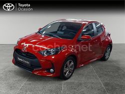 Rojo Usado 2025 Toyota Yaris Hybrid Active Berlina | 20.990 € (Buen precio)