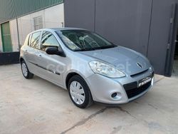Gris / plata Usado 2010 Renault Clio II Authentique Berlina | 5700 € (Precio justo)
