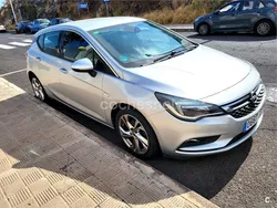 Gris / plata Usado 2017 Opel Astra Dynamic Berlina | 9000 € (Buen precio)