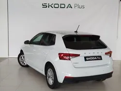 Blanco Usado 2024 Skoda Fabia Selection Utilitario | 17.000 € (Precio justo)