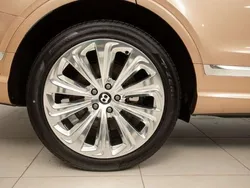 Amarillo Usado 2023 Bentley Bentayga SUV | 318.700 €
