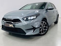 Gris / plata Usado 2022 Kia Ceed Berlina | 17.990 € (Precio justo)