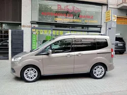 Plateado Usado 2019 Ford Tourneo Courier Titanium Monovolumen | 14.990 € (Un poco caro)