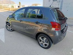 Gris / plata Usado 2009 Toyota Yaris Active Berlina | 5600 € (Precio justo)