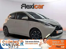 Blanco Usado 2016 Toyota Aygo X-play Utilitario | 7990 € (Precio justo)
