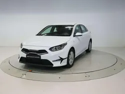 Blanco Usado 2023 Kia Ceed Utilitario | 17.575 € (Precio justo)