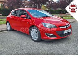 Rojo Usado 2013 Opel Astra Selective Berlina | 8600 € (Un poco caro)