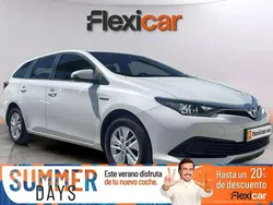 Blanco Usado 2018 Toyota Auris Hybrid Active Familiar | 13.190 € (Buen precio)