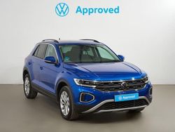 Azul Usado 2024 VW T-Roc Life SUV | 28.990 € (Un poco caro)