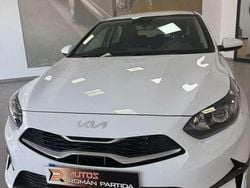 Blanco Usado 2019 Kia Ceed GT GT-Line Familiar | 21.900 € (Caro)