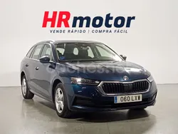 Azul Usado 2022 Skoda Octavia Ambition Familiar | 26.910 € (Caro)