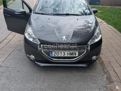 Gris / plata Usado 2012 Peugeot 208 Allure Utilitario | 5500 € (Precio justo)