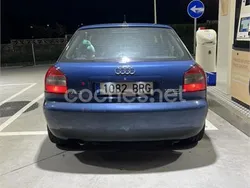 Azul Usado 2001 Audi A3 Attraction Berlina | 5500 €