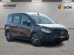 Granate Usado 2023 Mercedes T180 Monovolumen | 28.900 € (Precio justo)