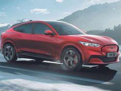 Usado 2022 Ford Mustang Mach-E Premium Coupe | 35.900 € (Un poco caro)