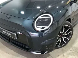 Verde Usado 2024 Mini Cooper Essential Utilitario | 39.400 €