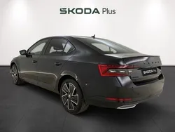 Negro Usado 2023 Skoda Superb SportLine Berlina | 35.390 € (Precio justo)