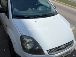 Blanco Usado 2008 Ford Fiesta Ambiente Utilitario | 2400 € (Precio justo)
