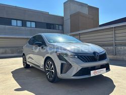 Gris / plata Usado 2025 Renault Clio V Techno Berlina | 18.950 € (Un poco caro)