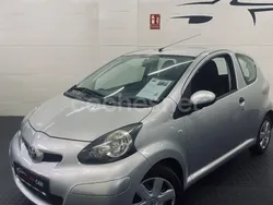 Gris / plata Usado 2011 Toyota Aygo Live Utilitario | 4200 € (Precio justo)