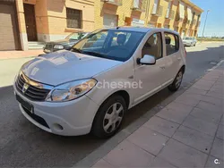 Blanco Usado 2012 Dacia Sandero Lauréate Utilitario | 2999 € (Buen precio)