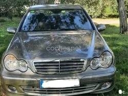 Gris / plata Usado 2005 Mercedes C220 Classic Berlina | 4950 € (Precio justo)
