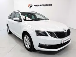 Blanco Usado 2019 Skoda Octavia Ambition Utilitario | 11.900 € (Precio justo)
