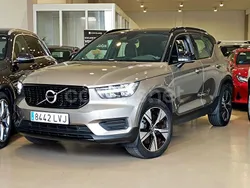 Gris / plata Usado 2022 Volvo XC40 R-Design SUV | 30.900 € (Precio justo)