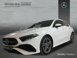 Blanco polar Usado 2024 Mercedes A200 AMG line Berlina | 35.500 € (Precio justo)